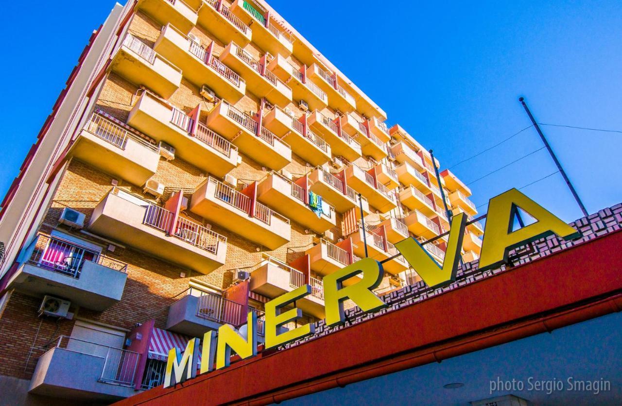 137 Minerva Apartamentos - Vista Al Mar - Piscina Y Playa - Cercano A Tren, Restaurantes Y Tiendas بينالماذينا المظهر الخارجي الصورة
