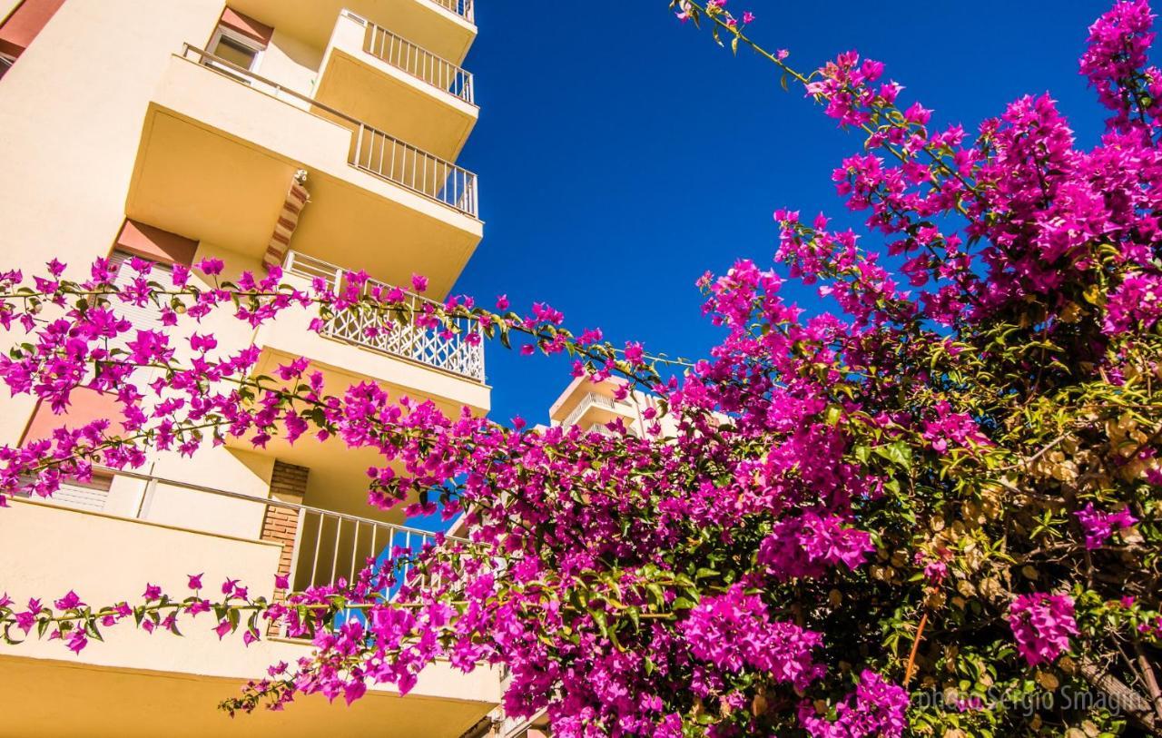 137 Minerva Apartamentos - Vista Al Mar - Piscina Y Playa - Cercano A Tren, Restaurantes Y Tiendas بينالماذينا المظهر الخارجي الصورة
